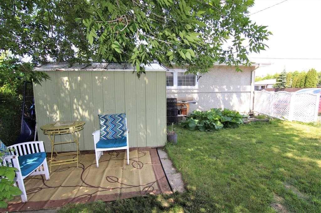 7504 39 Avenue NW — photo 4