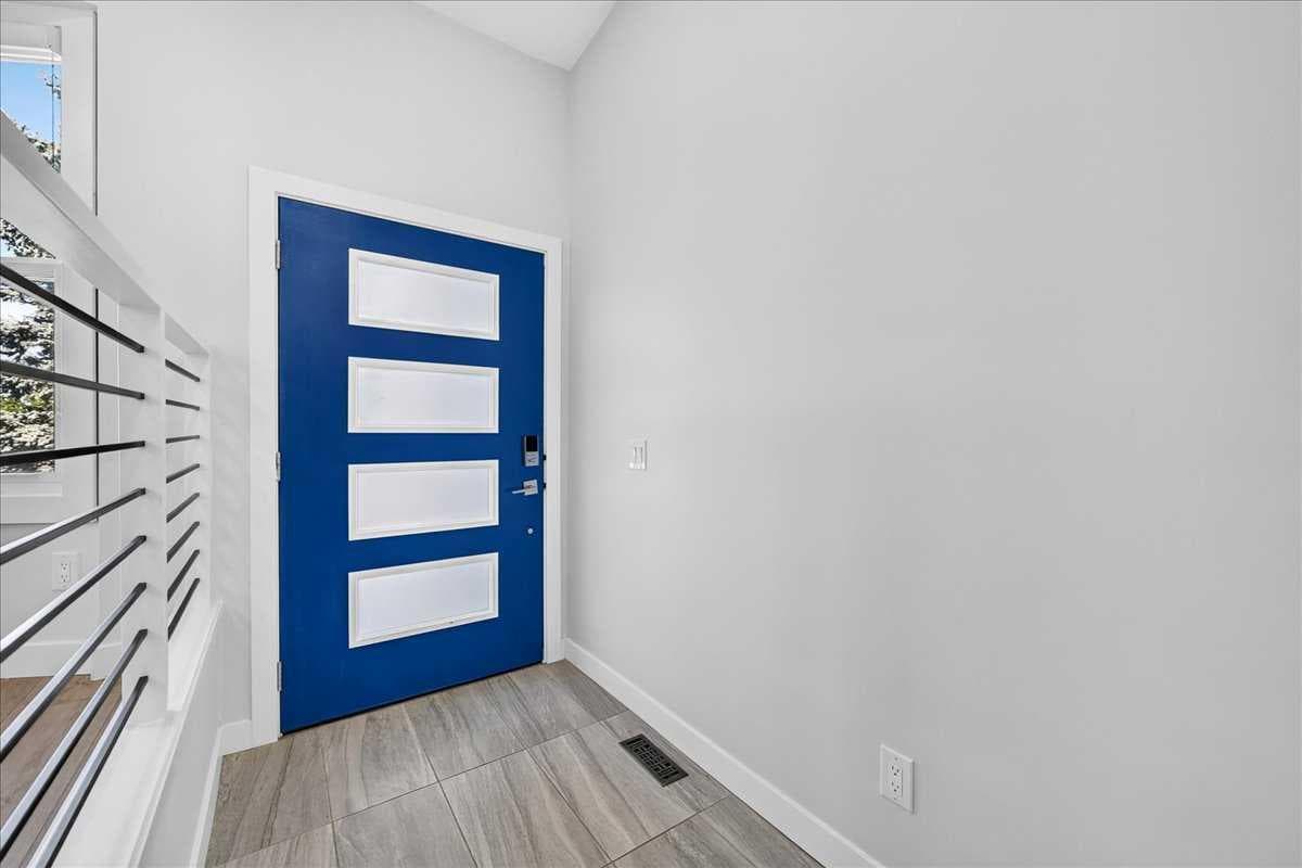 55 Whitehaven Crescent NE — photo 2