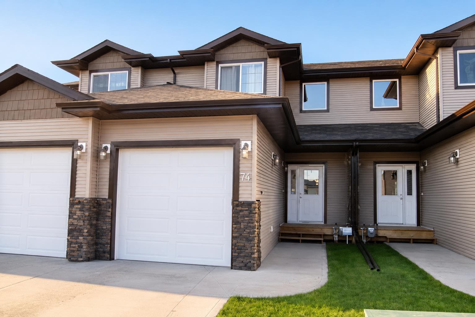 74 Parkway Drive — photo 1