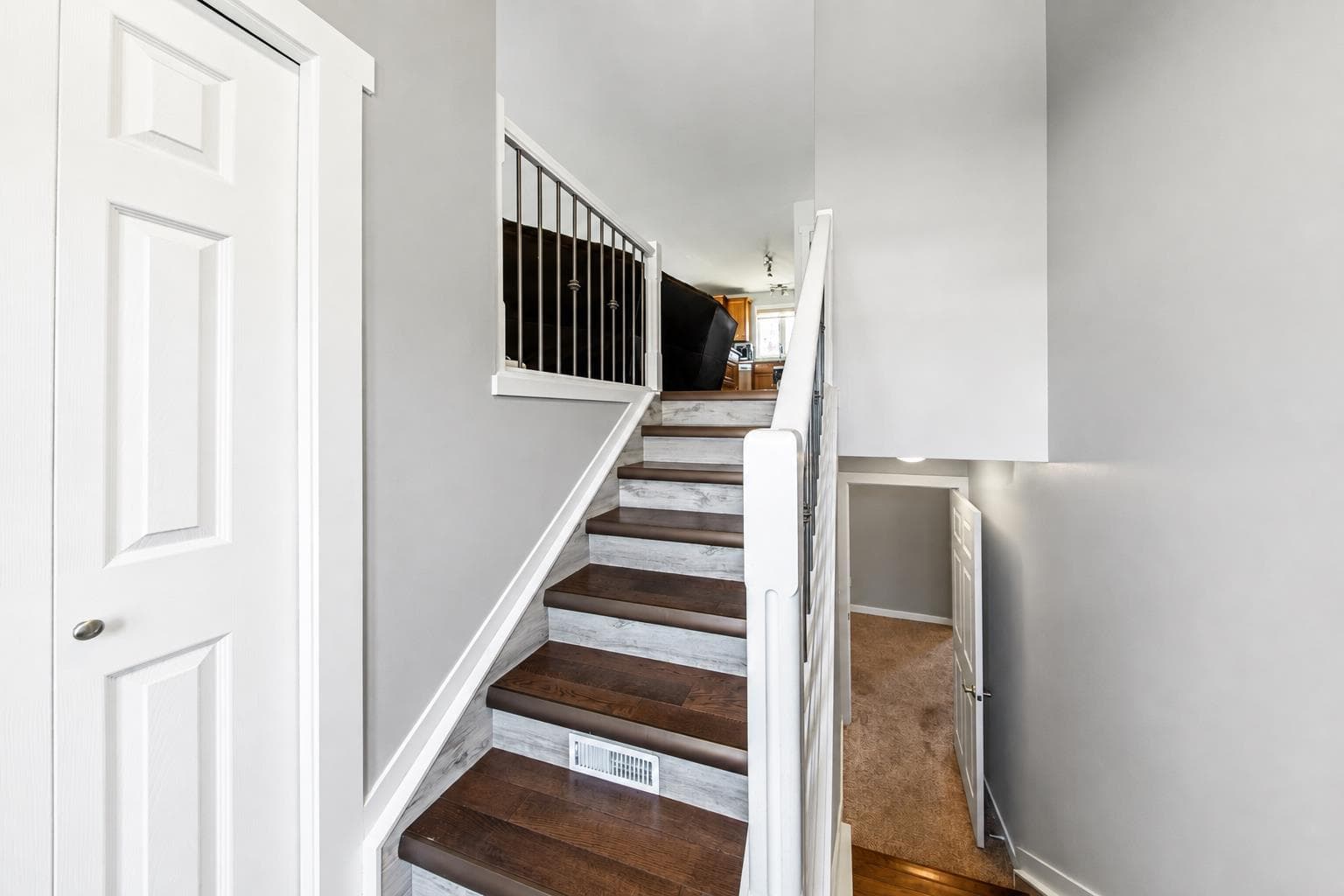 6015 50 A Street — photo 3