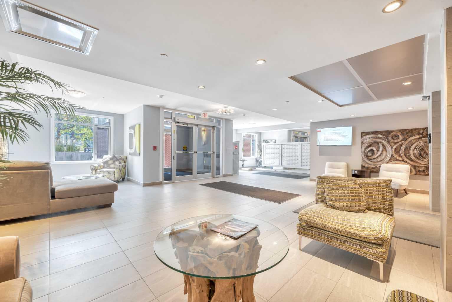 1103, 16 Varsity Estates Circle NW — photo 4