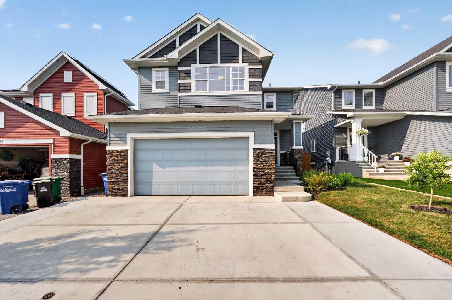 2177 Ravensdun Crescent SE — photo 3