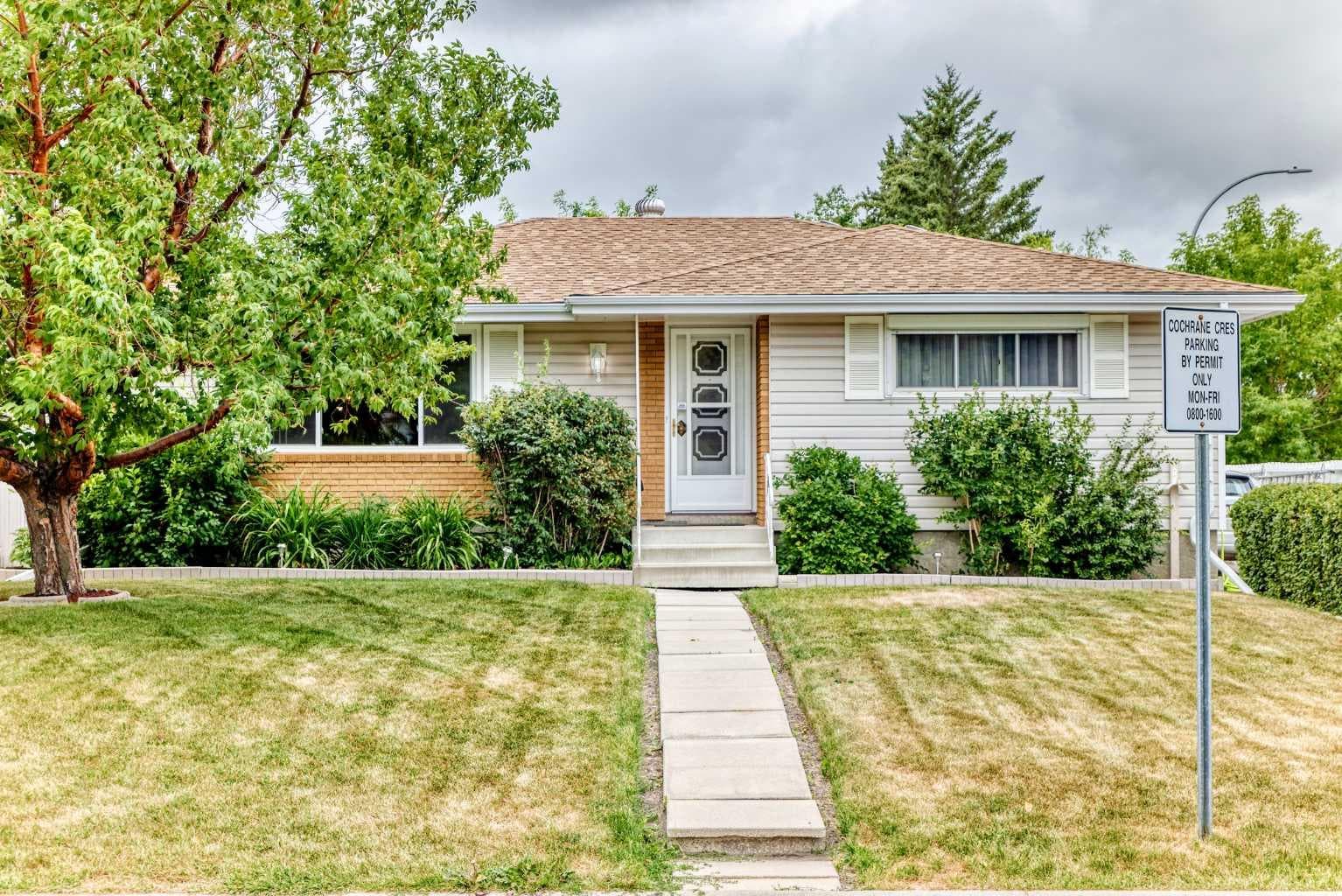 Detached in Cochrane Heights