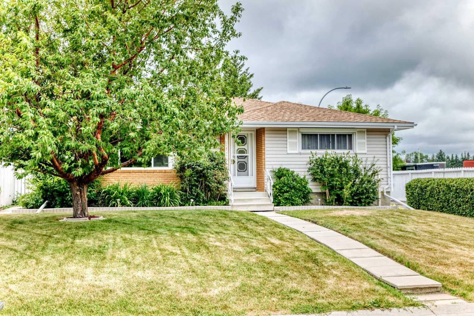 1 Cochrane Crescent — photo 3