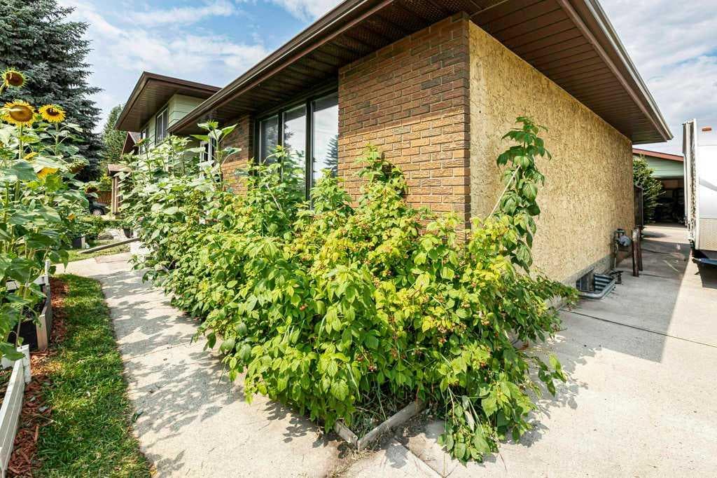 65 Hart Crescent — photo 3