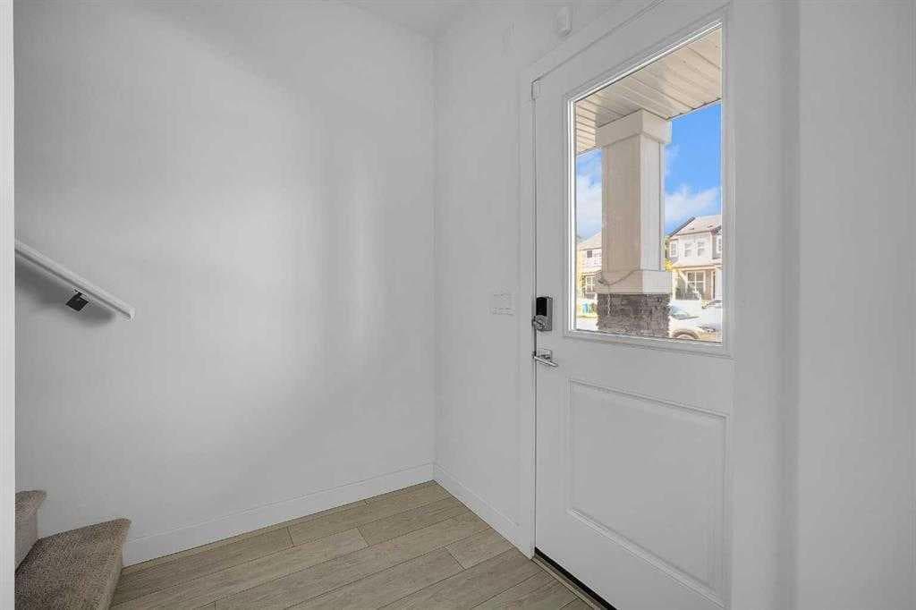 693 Savanna Boulevard NE — photo 3