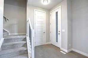 191 Lanark Gate SE — photo 2