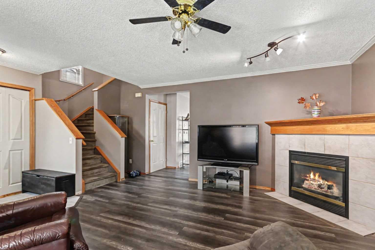 311 Erin Circle SE — photo 2