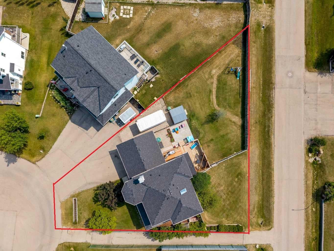 16 Henderson Bay NE — photo 1