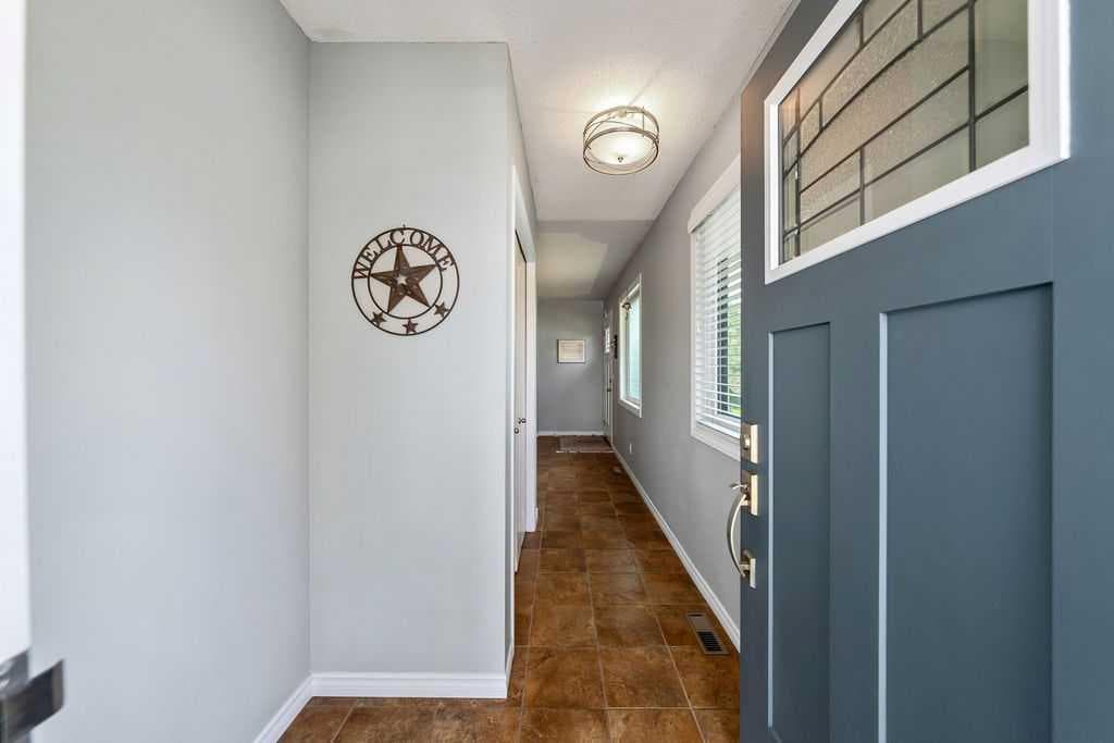 4325 70 Street NW — photo 4