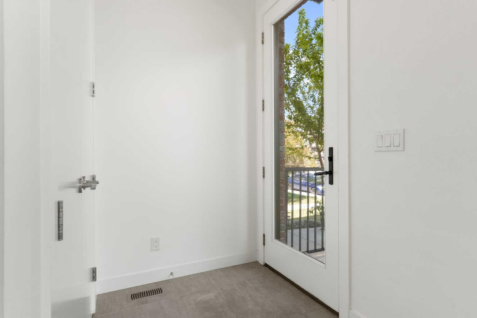 2507 17 Street NW — photo 3