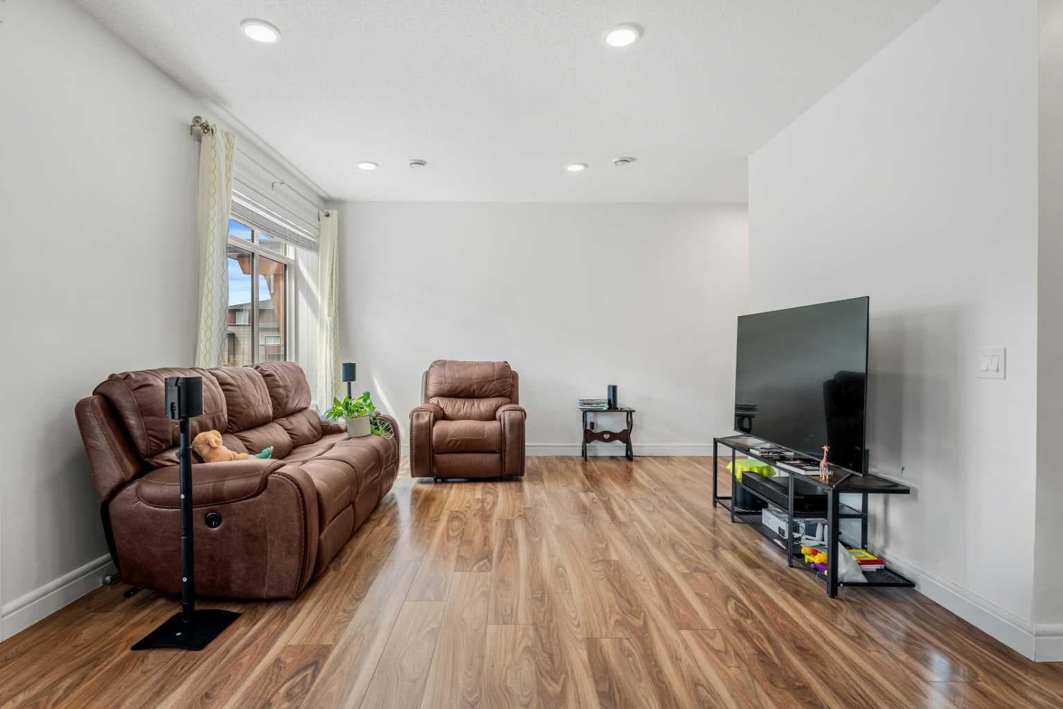 4367 Seton Drive SE — photo 2