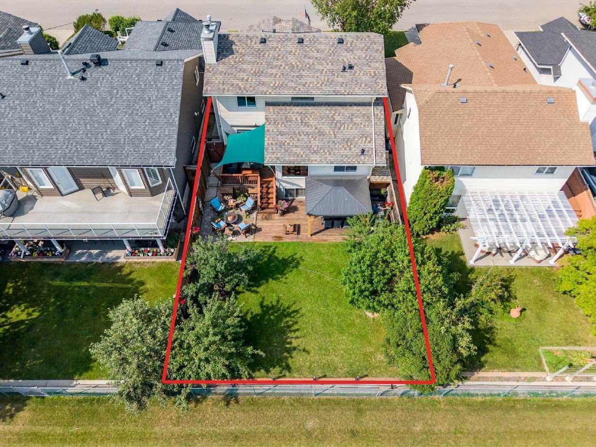 144 Riverstone Crescent SE — photo 4
