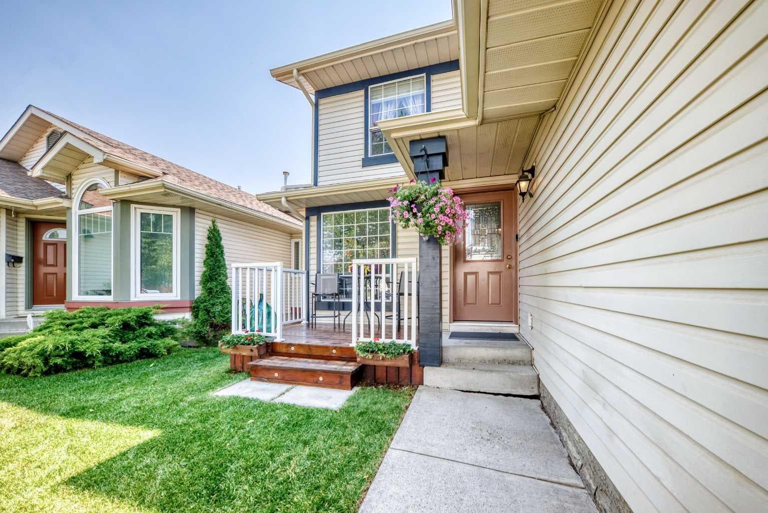 144 Riverstone Crescent SE — photo 5
