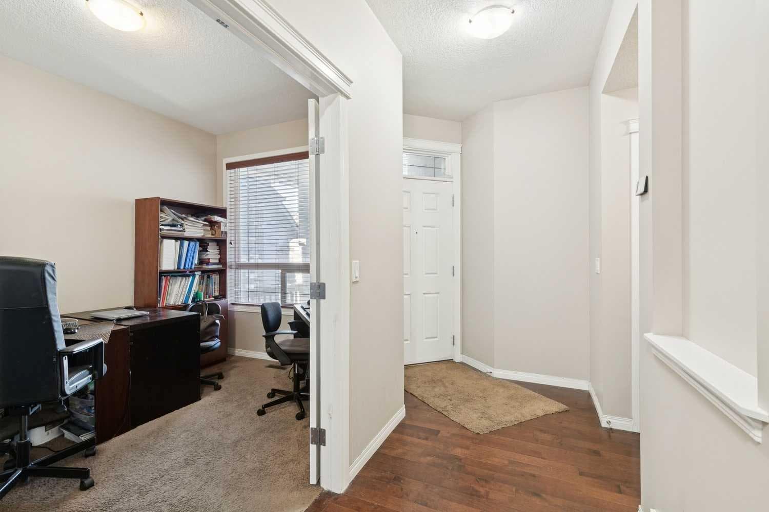 92 Cougar Ridge Close SW — photo 5