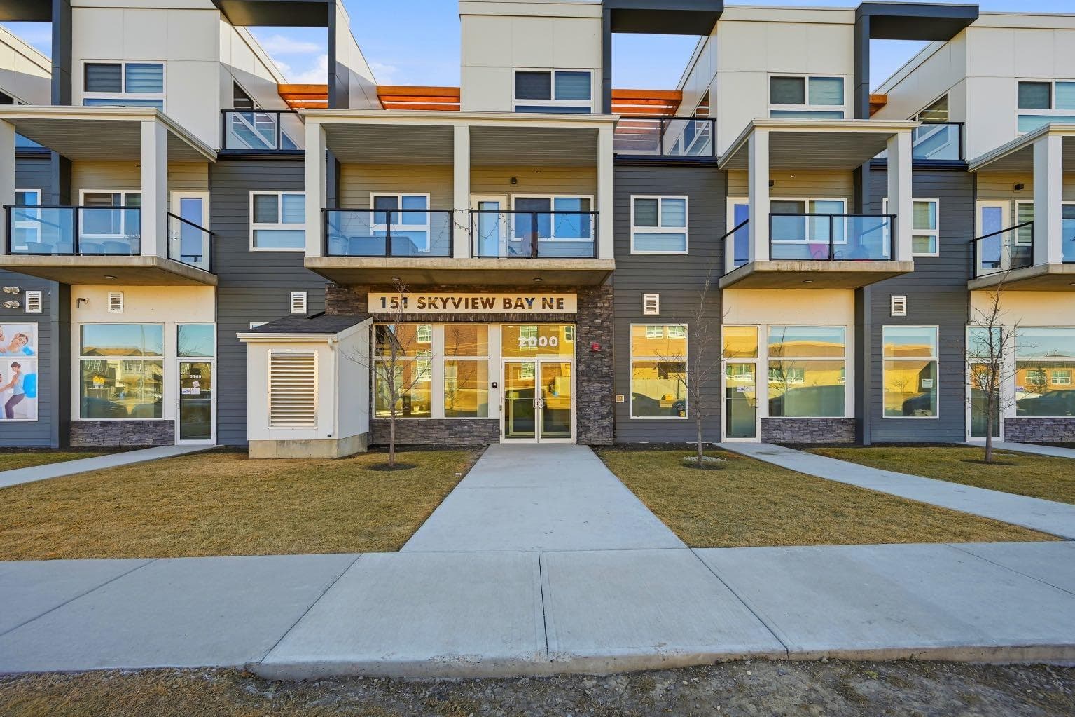 2216, 151 Skyview Bay NE — photo 1