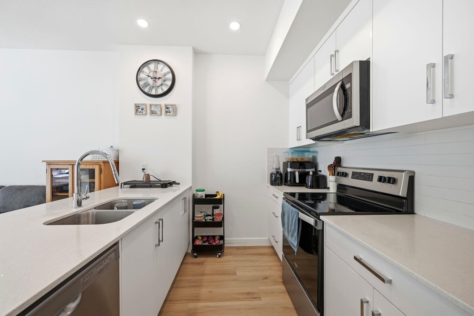 2216, 151 Skyview Bay NE — photo 4