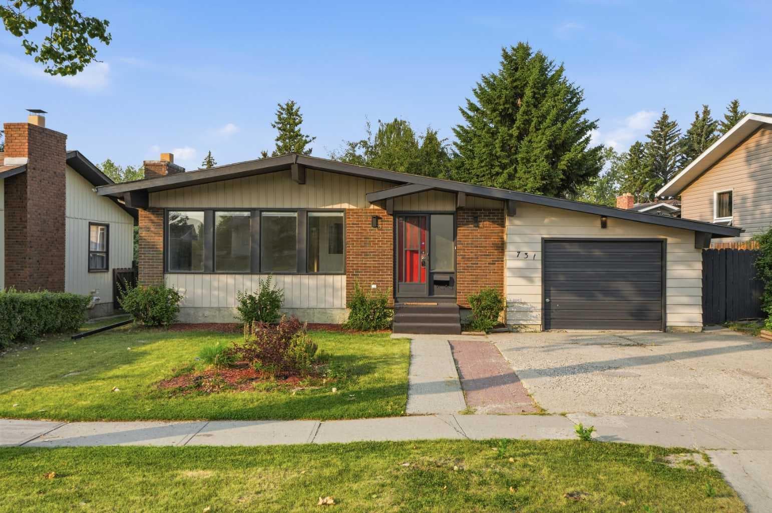 731 Queensland Drive SE — photo 1
