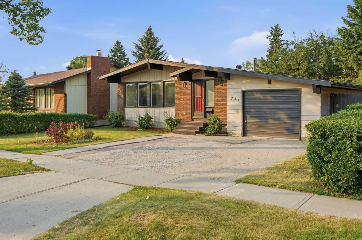 731 Queensland Drive SE — photo 3