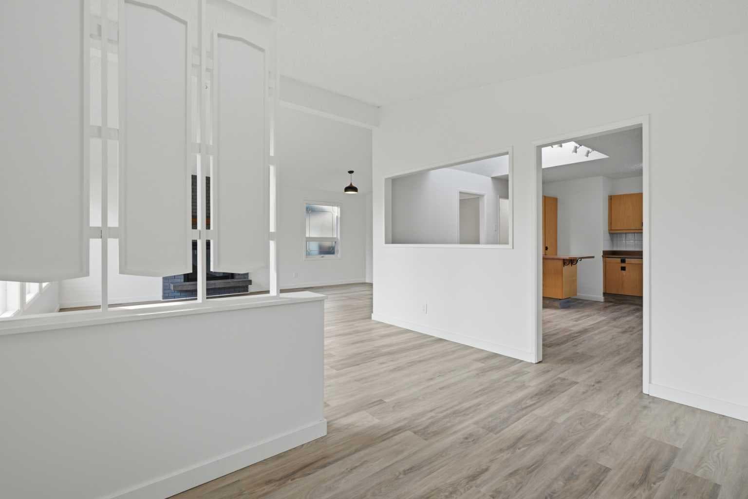 731 Queensland Drive SE — photo 5