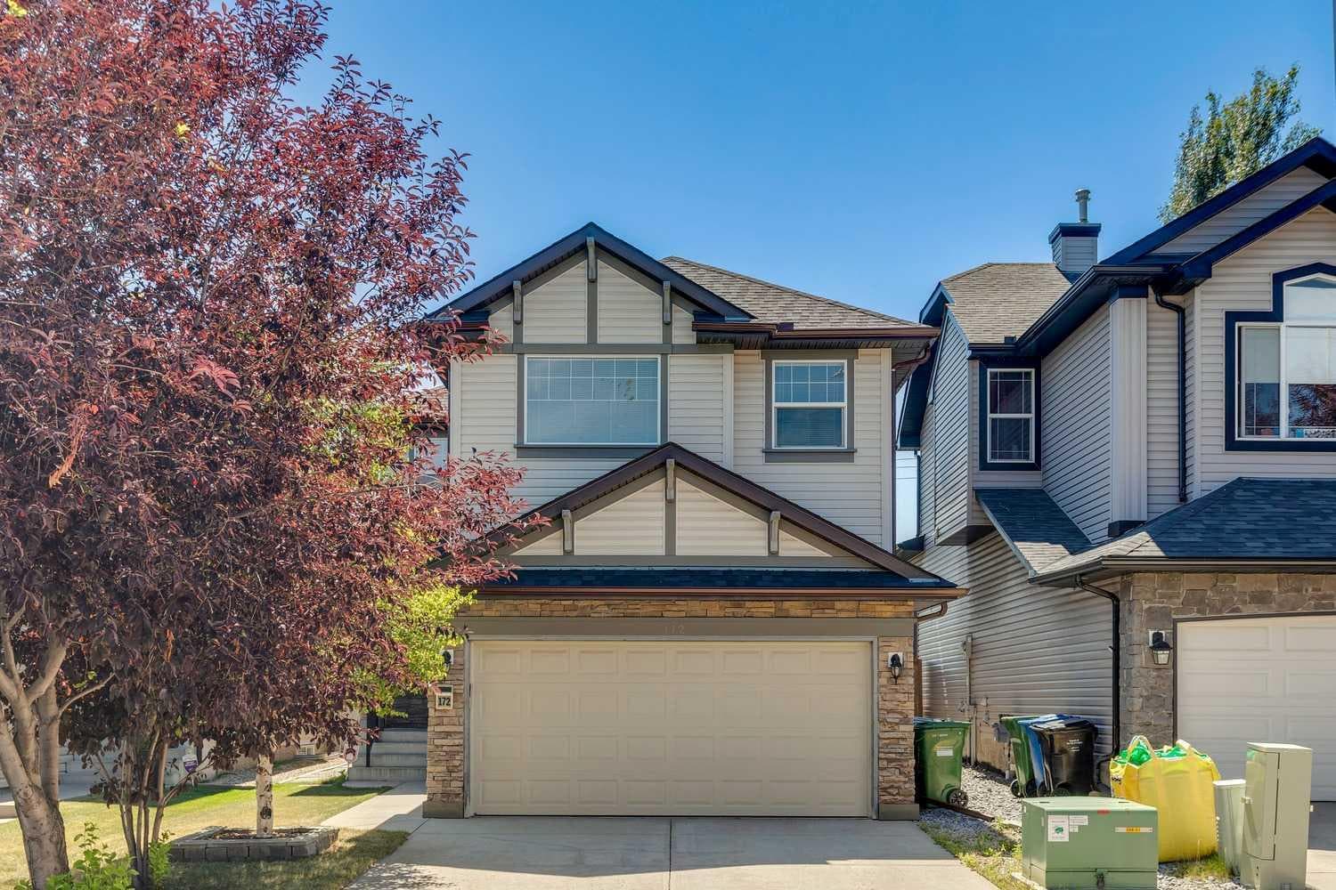 172 Kincora Drive NW — photo 1