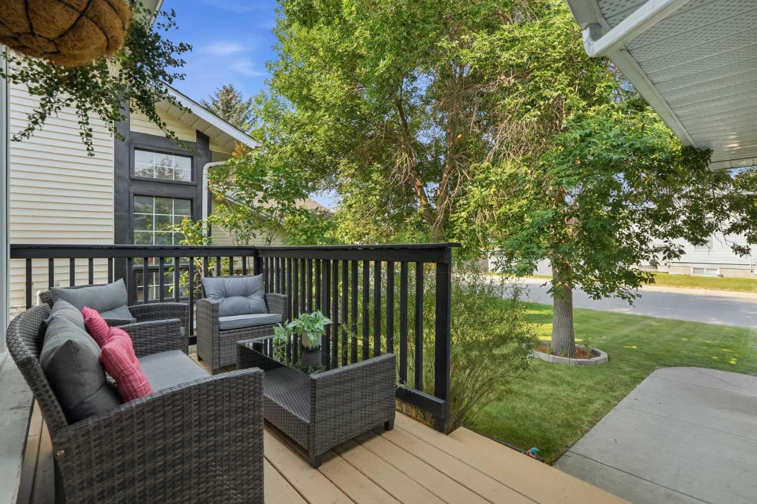 161 Douglasbank Way SE — photo 3