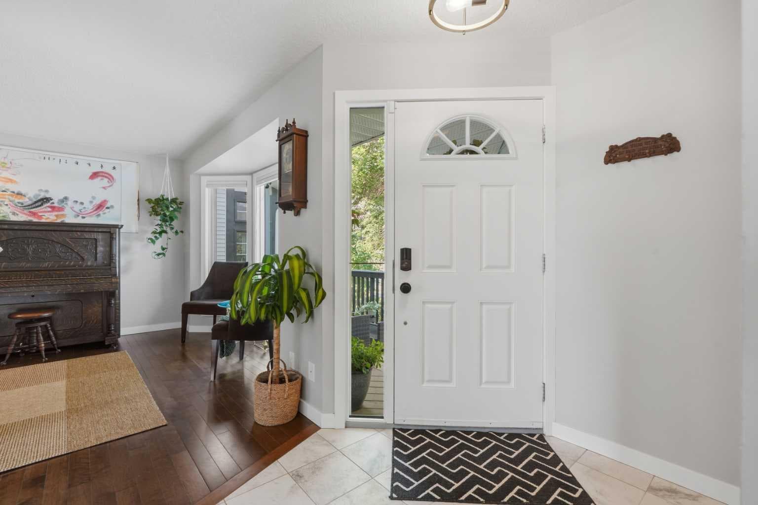 161 Douglasbank Way SE — photo 4