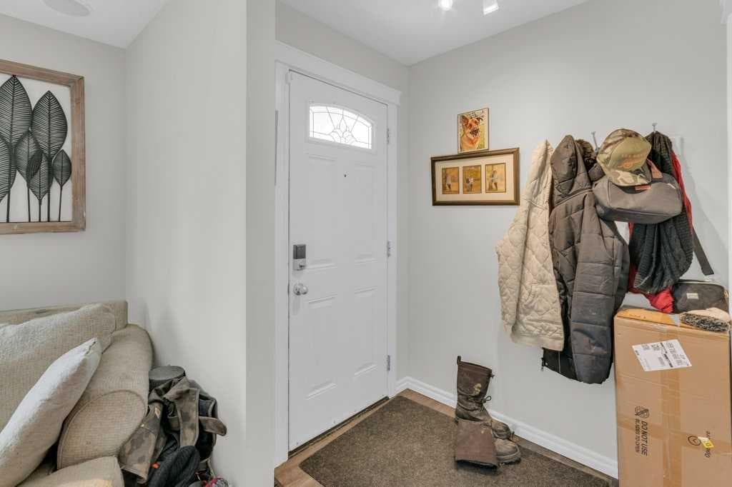 171 Erin Mount Place SE — photo 2