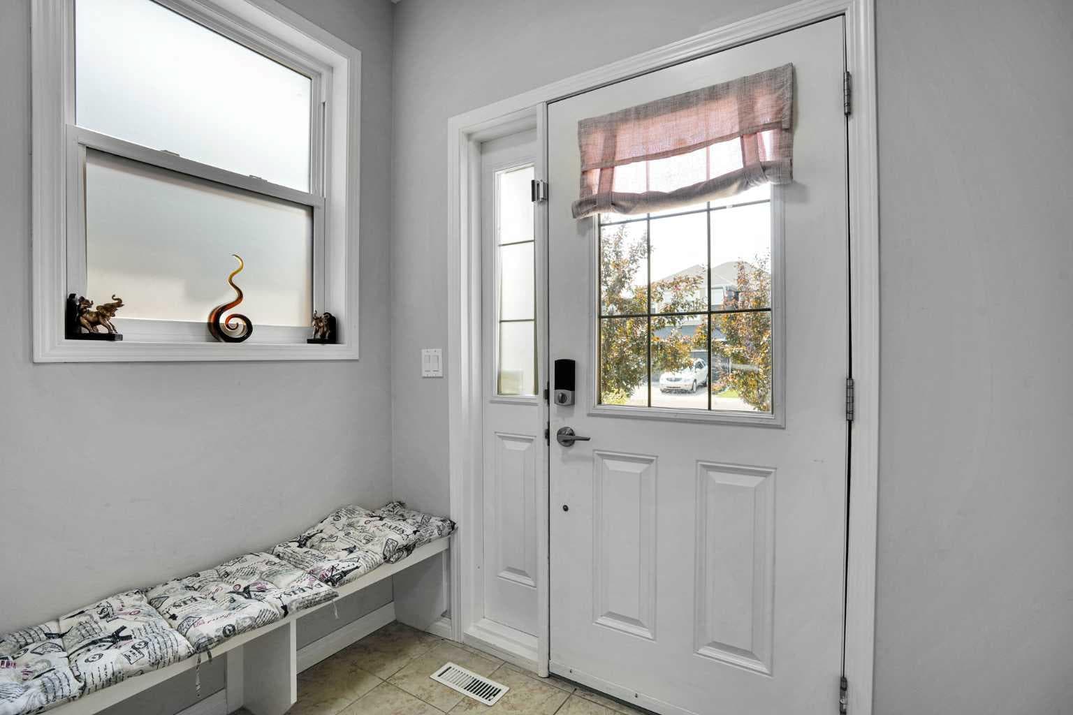 250 Canals Close SW — photo 4