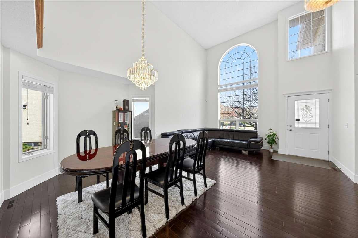 98 Hampstead Circle NW — photo 4