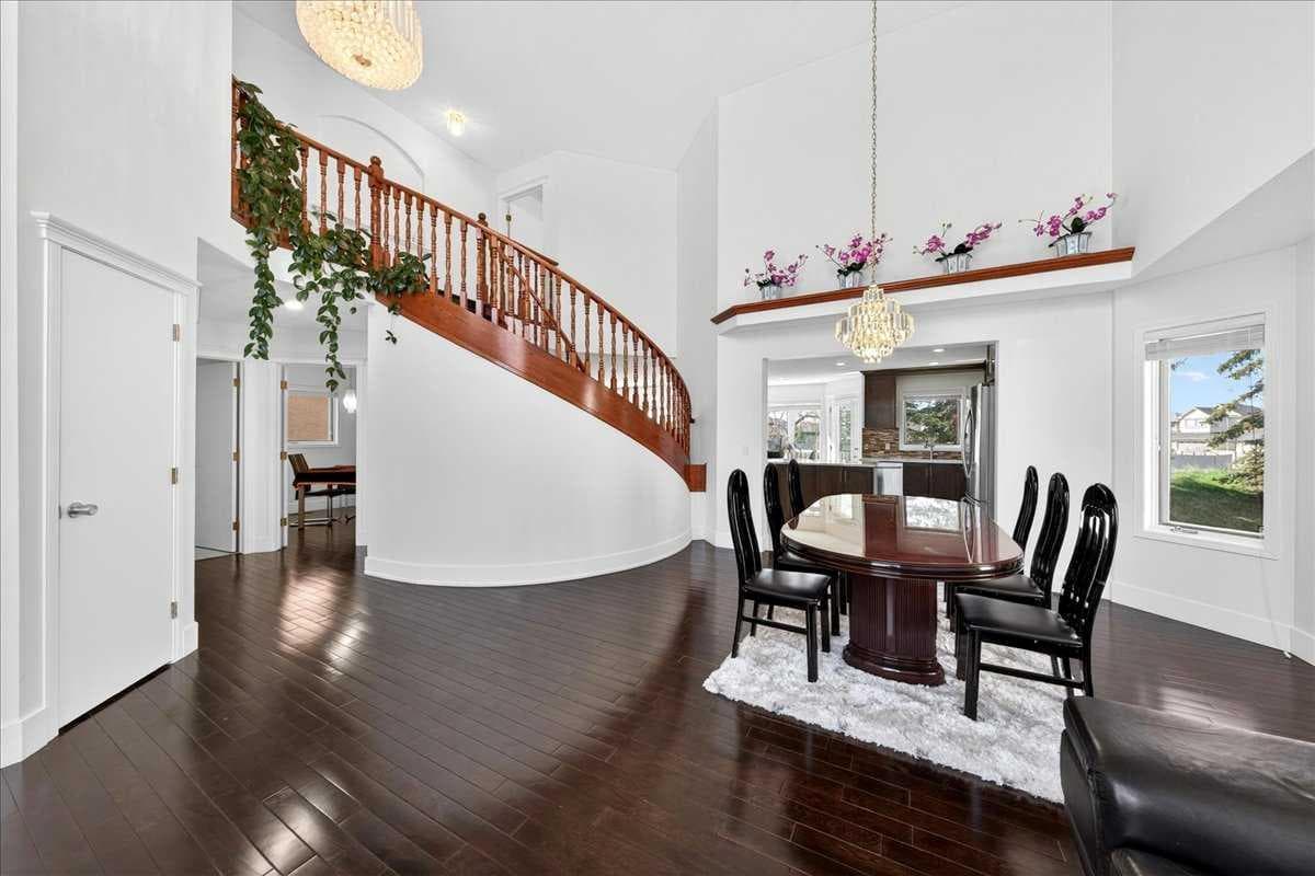 98 Hampstead Circle NW — photo 5