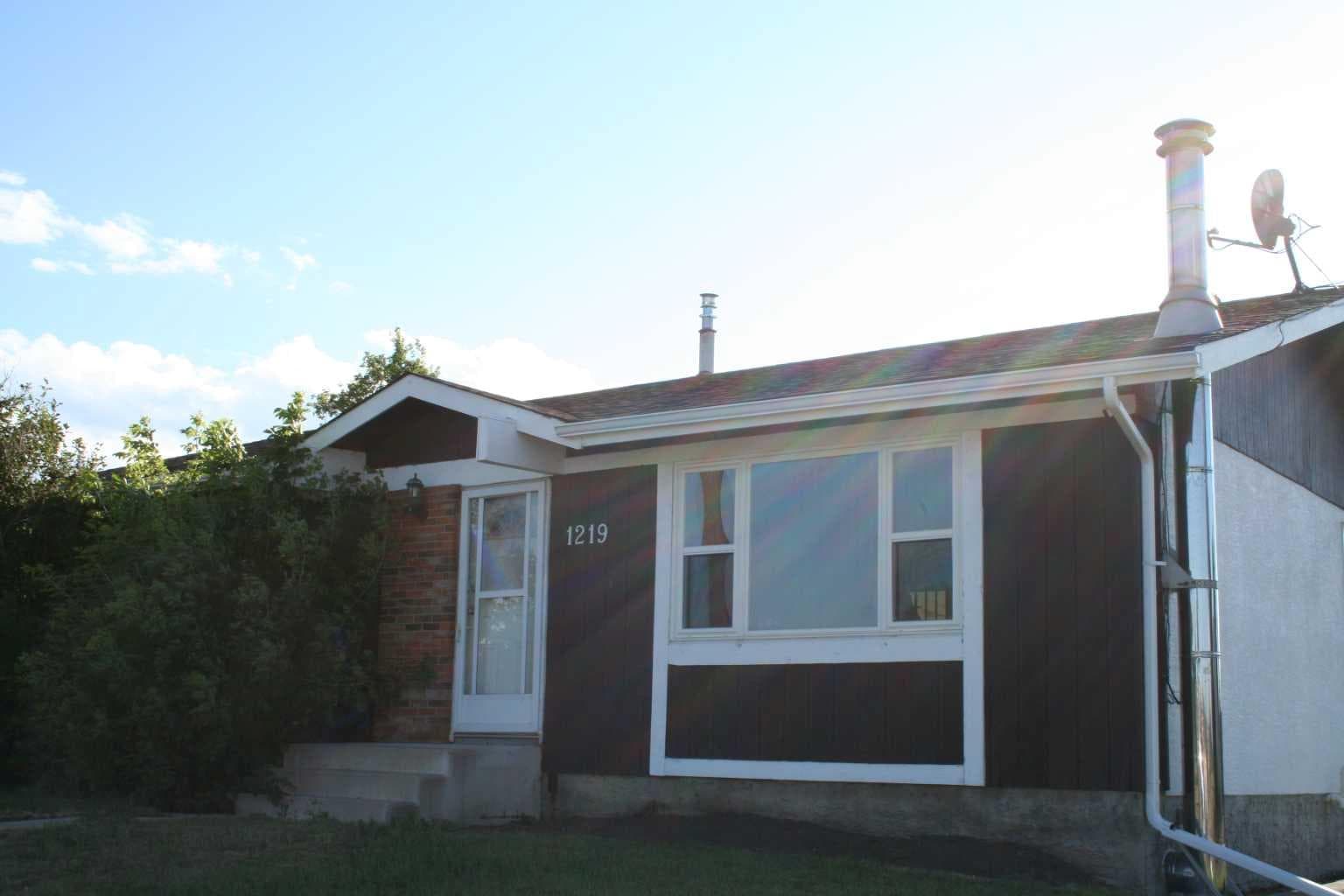 1219 68 Street NE — photo 2