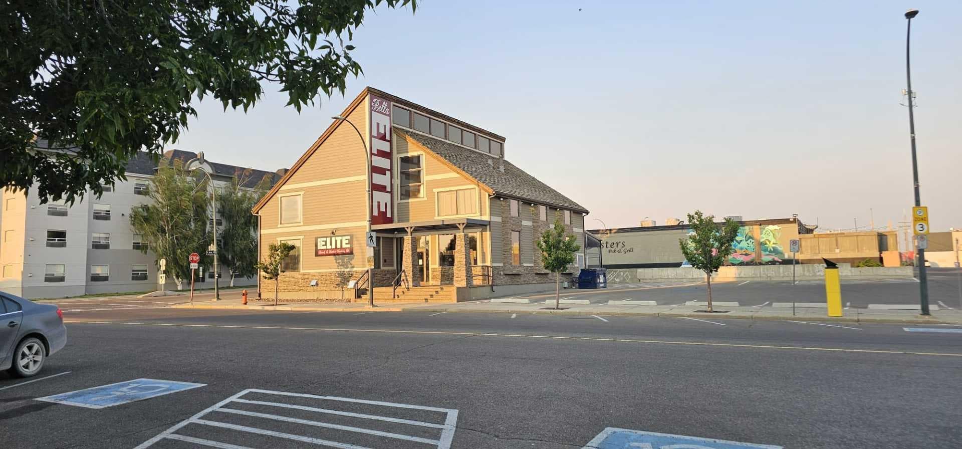 806 2 Avenue S — photo 1