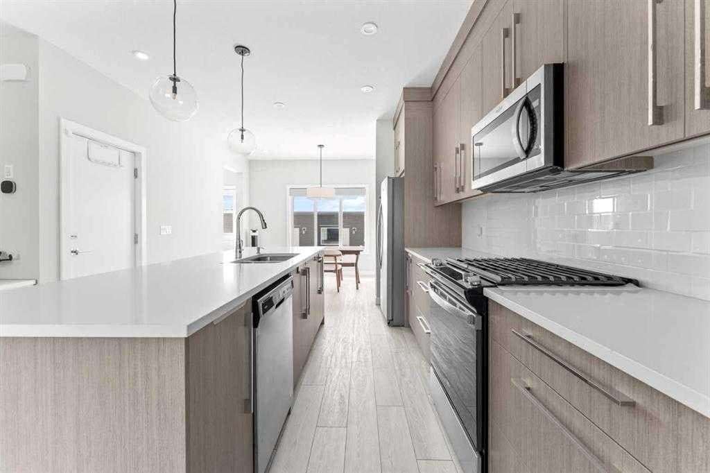 919 Walgrove Boulevard SE — photo 2