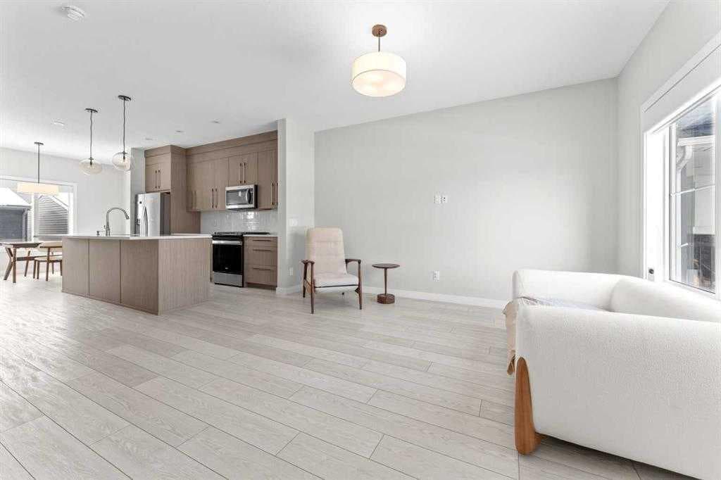 919 Walgrove Boulevard SE — photo 3