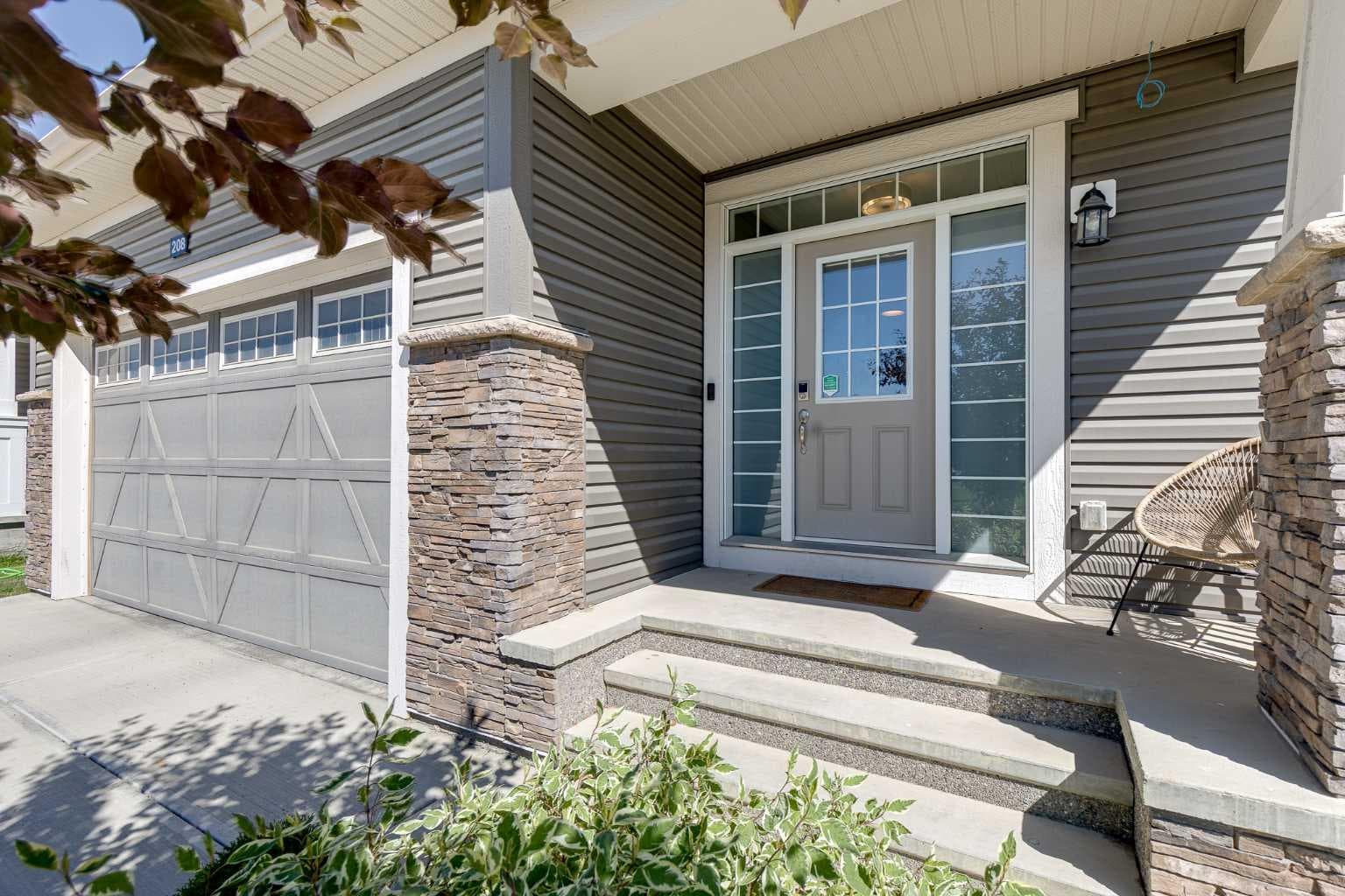 208 Osborne Green SW — photo 2