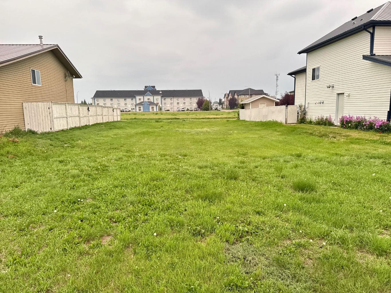 132 Upland Avenue W — photo 1