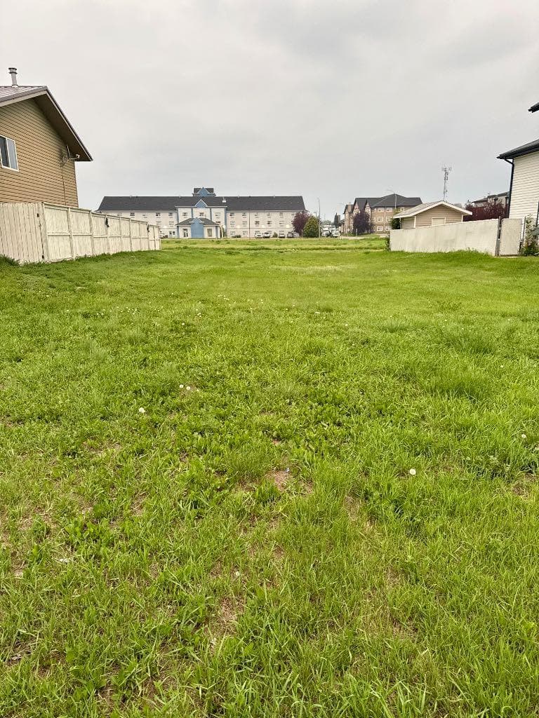 132 Upland Avenue W — photo 2