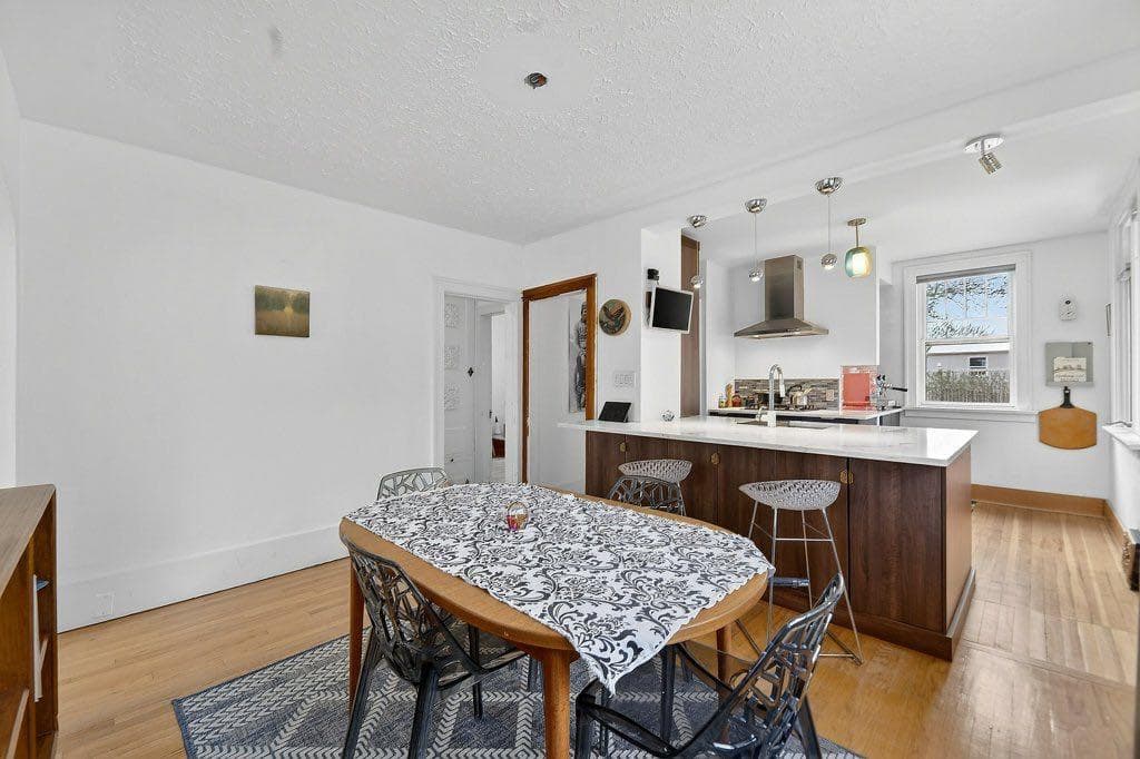 924 7A Street NW — photo 5