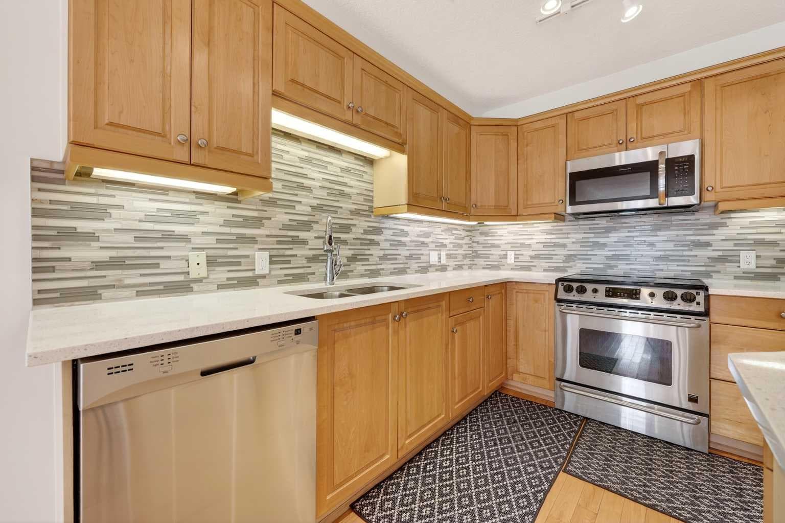 208, 630 10 Street NW — photo 5