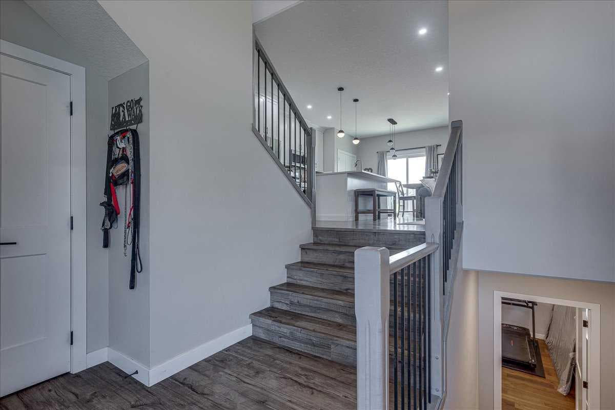 136 12 Avenue NE — photo 5