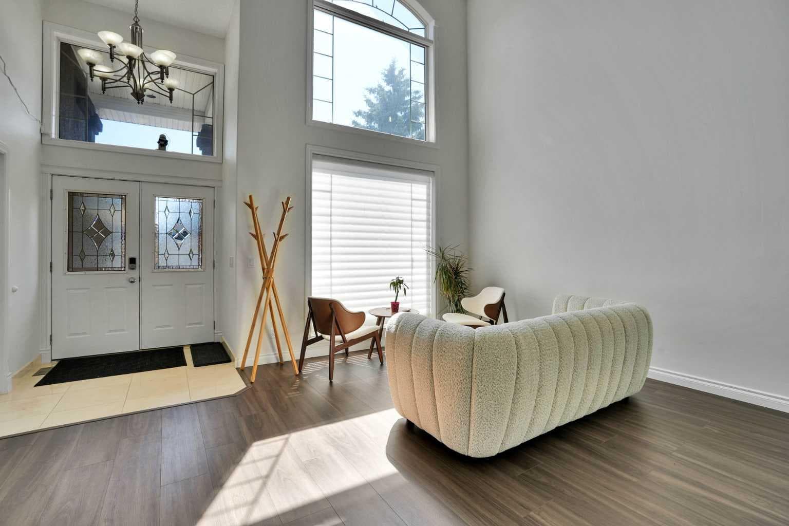 132 Evergreen Close SW — photo 3