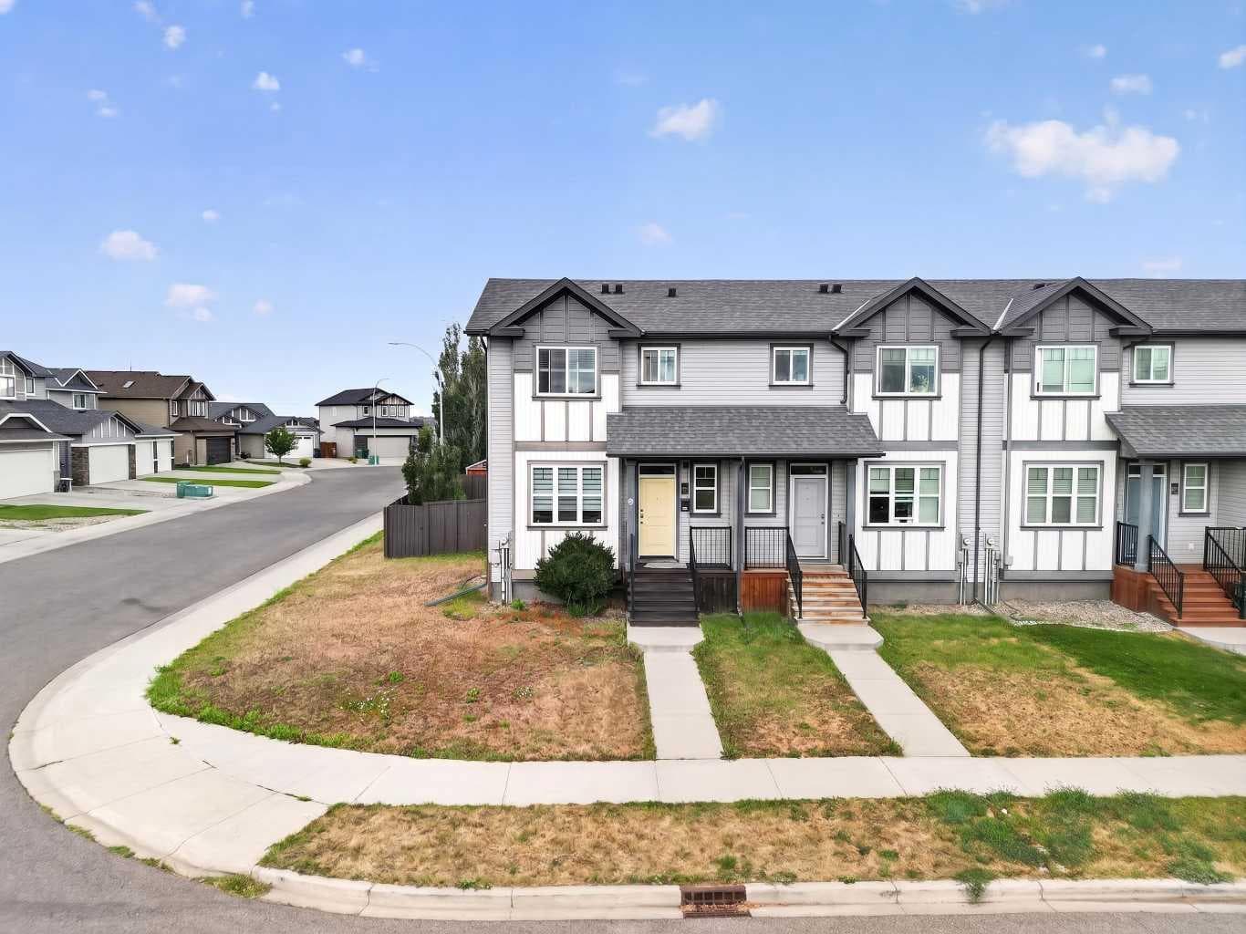 274 Mildred Dobbs Boulevard N — photo 1
