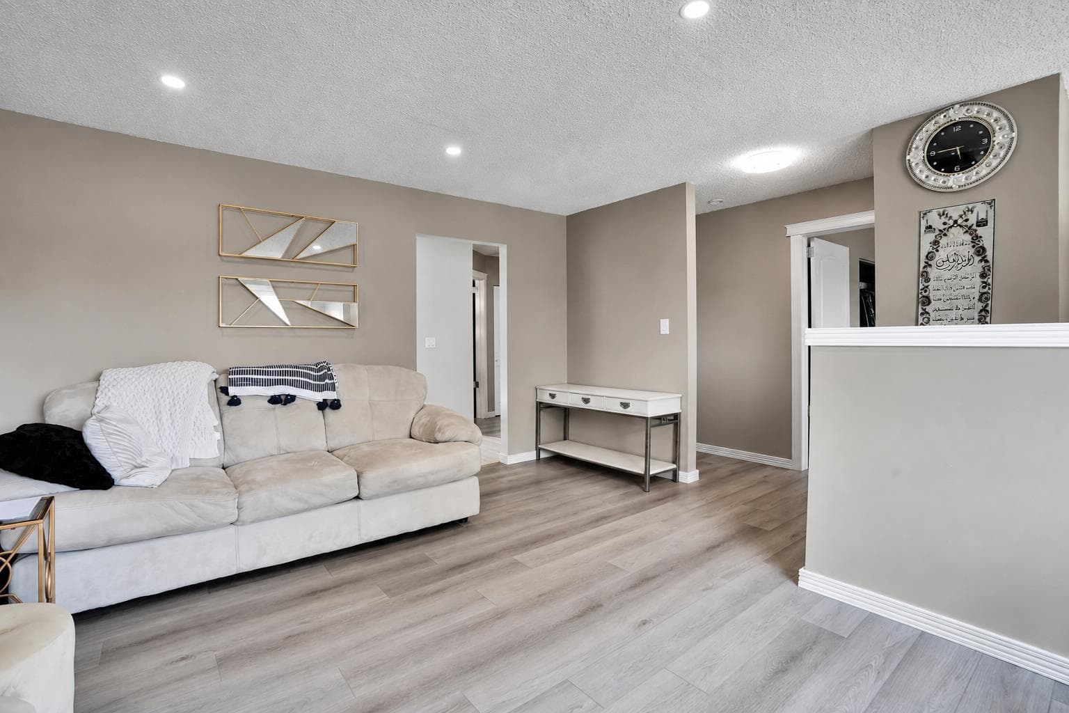 115 Abingdon Crescent NE — photo 3