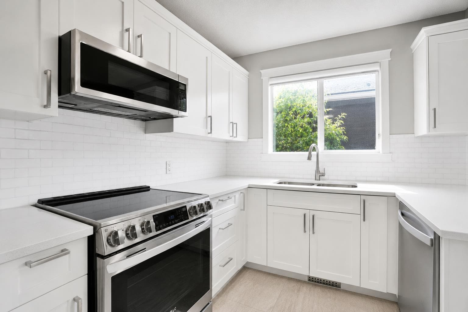115 Abingdon Crescent NE — photo 4