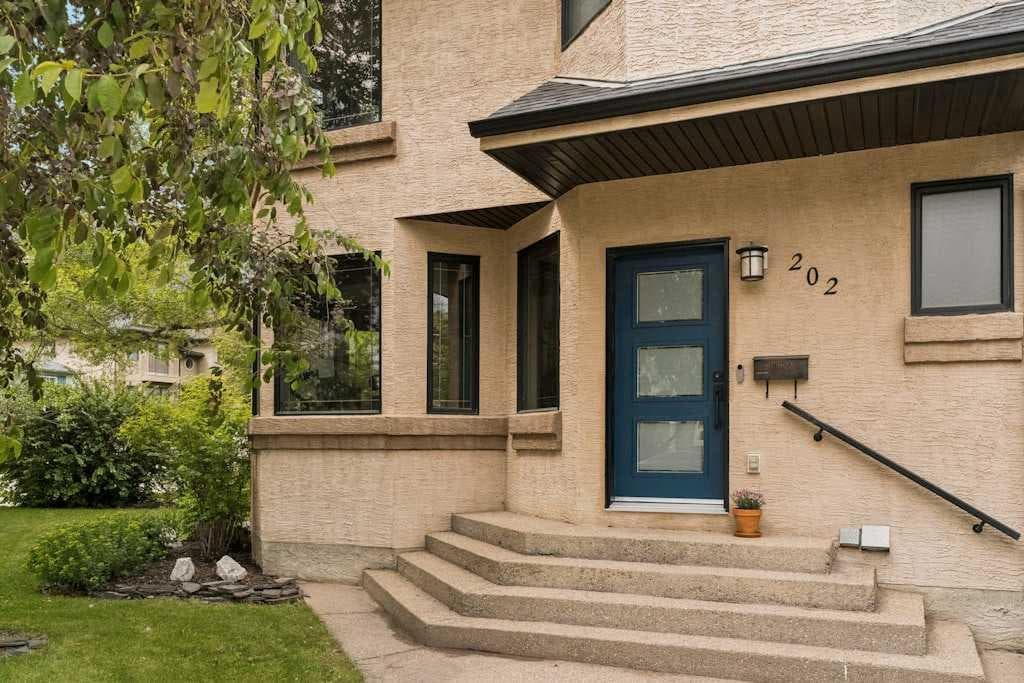 202 26 Avenue NW — photo 3