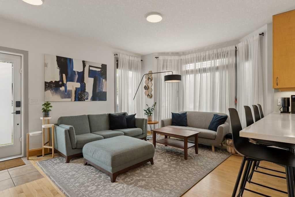 202 26 Avenue NW — photo 4