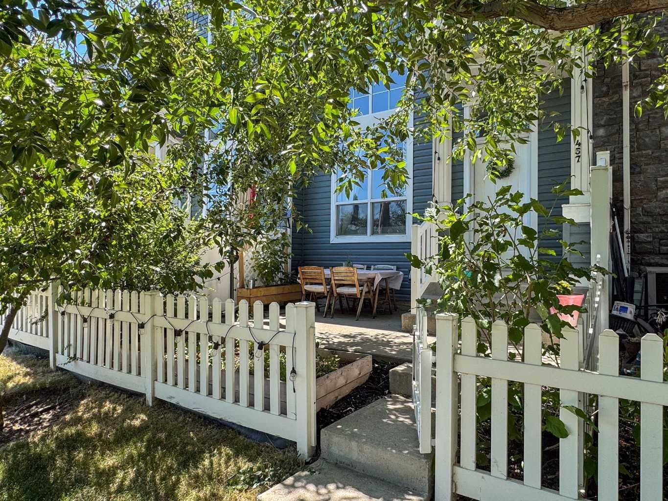 457 Elgin Gardens SE — photo 1