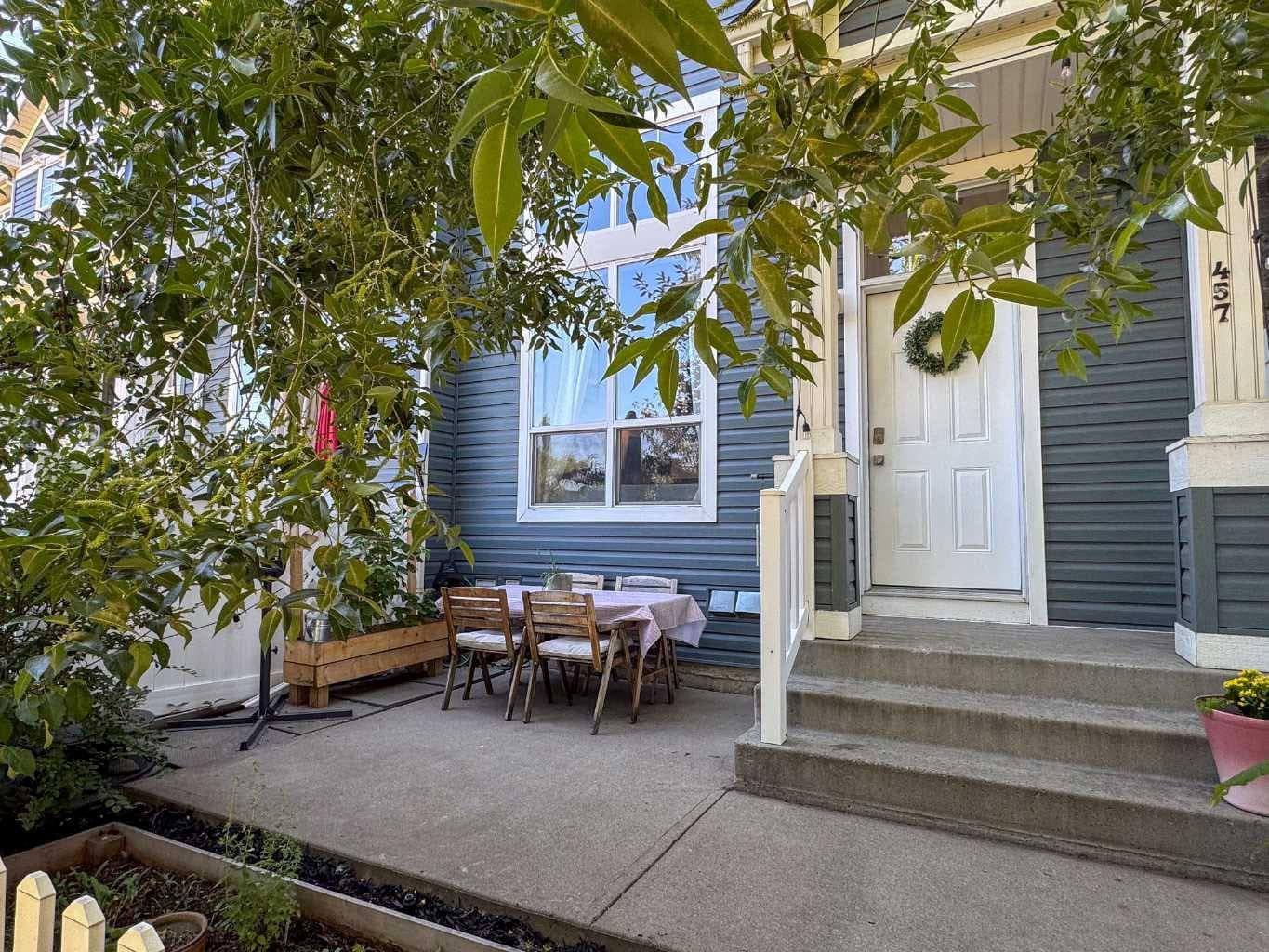 457 Elgin Gardens SE — photo 2