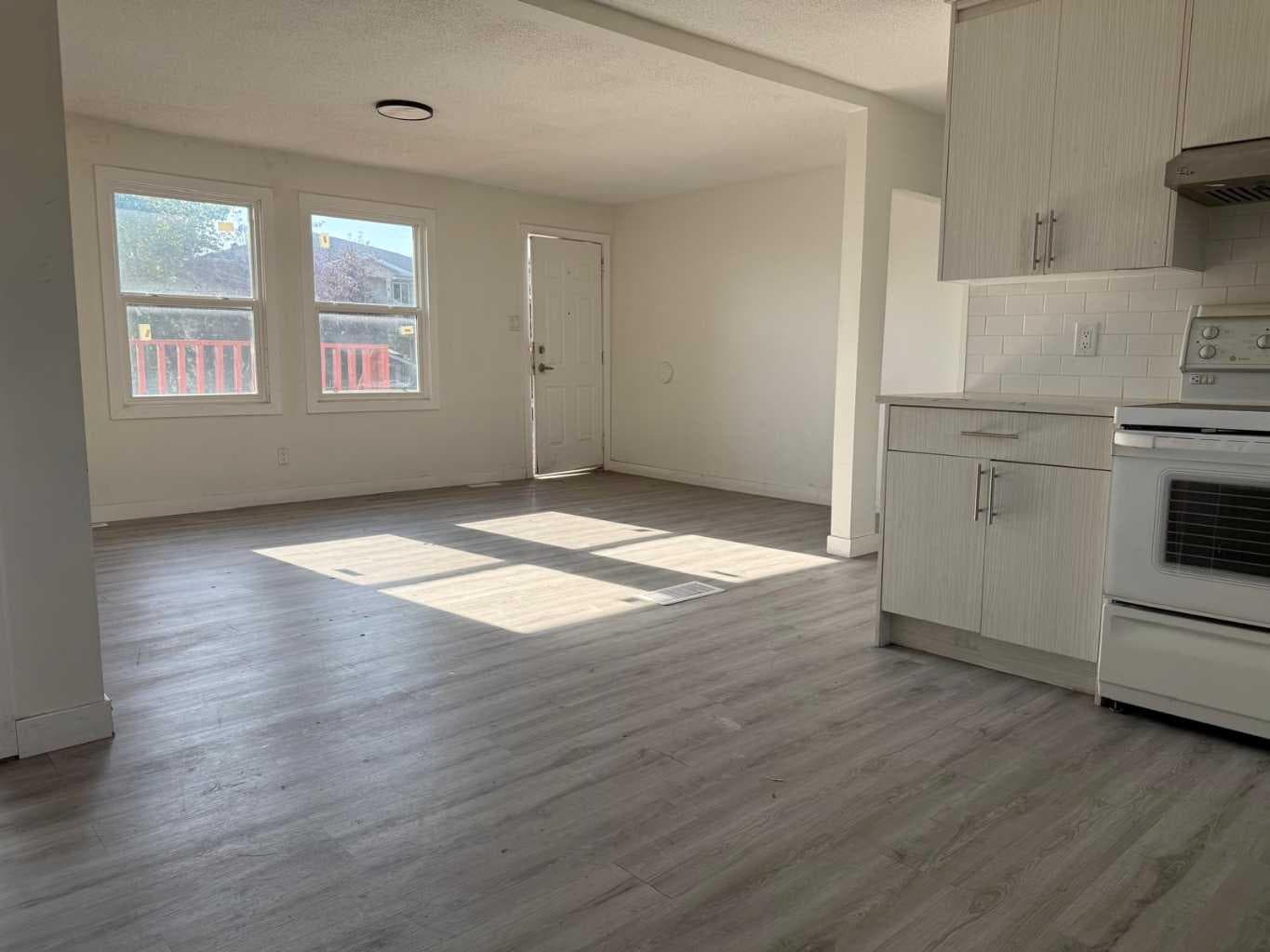 1718 37 Street SE — photo 4